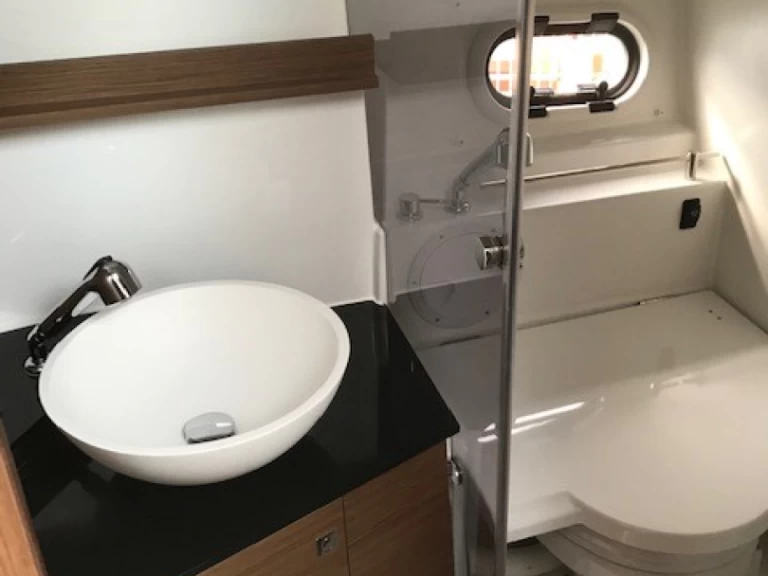 Jeanneau Cap Camarat 9.0 WA między profesjonalistami a osobami prywatnymi w Alcocéber