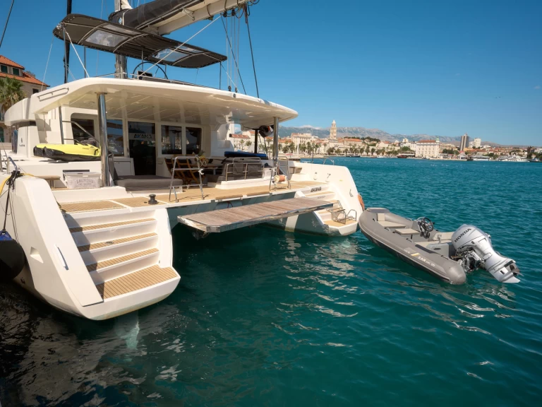 Wynajmij Katamaran z lub bez skippera Bénéteau w Bonifacio