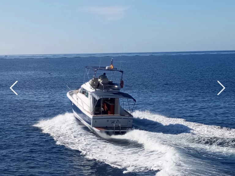 Wynajmij Bénéteau Antares 10.80 Fly w Roses