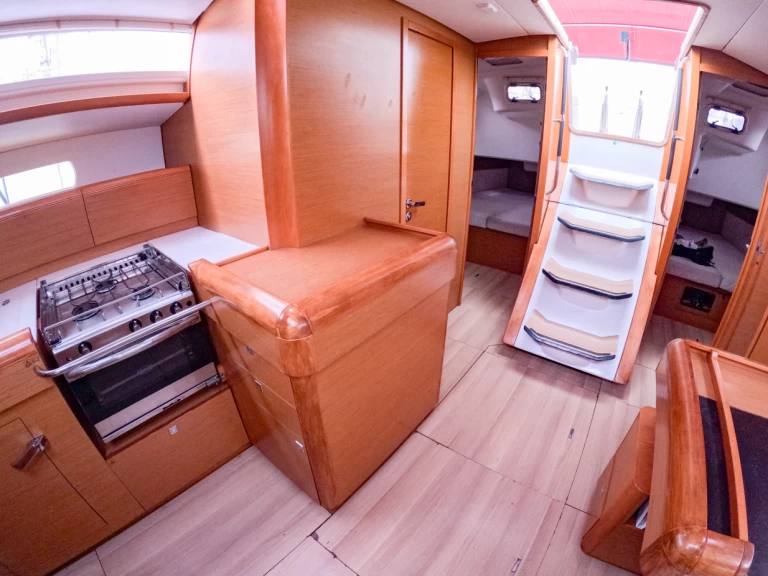 Wynajmij Jeanneau Sun Odyssey 519 w San Miguel De Abona