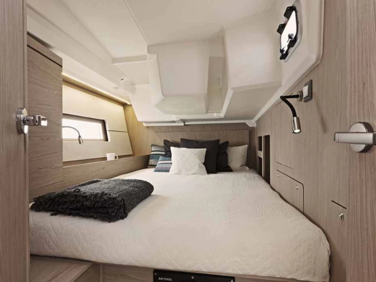 Bénéteau Oceanis 46.1 między profesjonalistami a osobami prywatnymi w Tropea