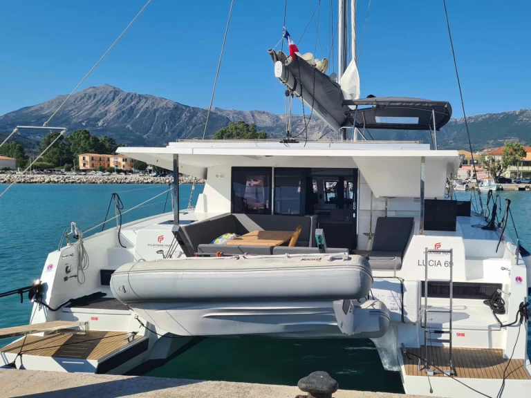 Fountaine Pajot Lucia 40 między profesjonalistami a osobami prywatnymi w Ligia