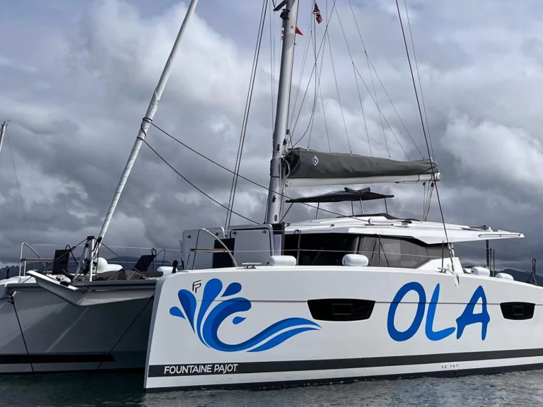 Fountaine Pajot Elba 45 między profesjonalistami a osobami prywatnymi w Le Marin