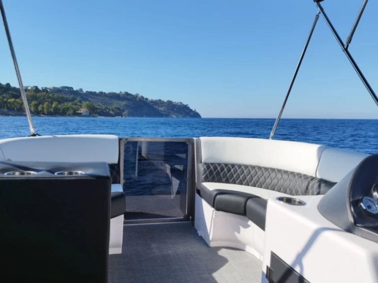 Swiss-Boat/Italy Boat Funlounger 8.5 między profesjonalistami a osobami prywatnymi w Milazzo