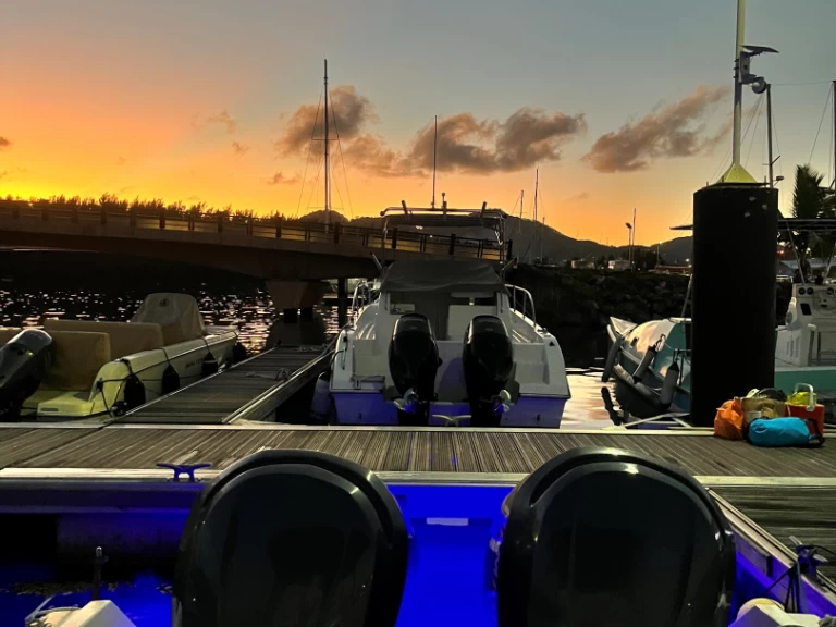 Wynajem łodzi Mahé tanio Scarab 302 Sport