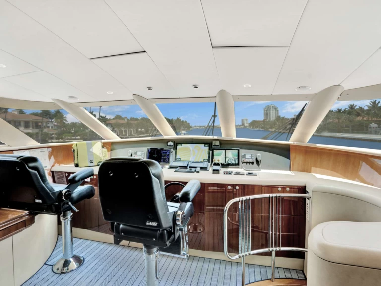 Lazzara Tranquility między profesjonalistami a osobami prywatnymi w Long Island