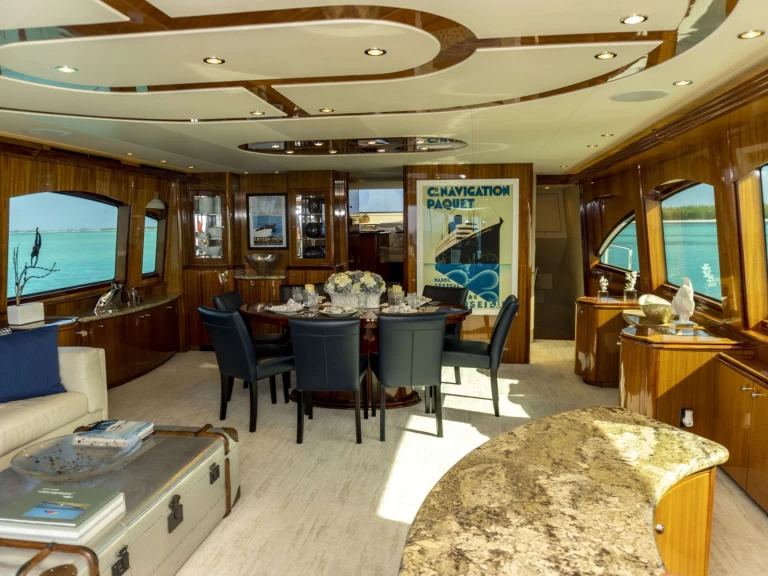 Wynajmij Hatteras Gail Force II w Nassau