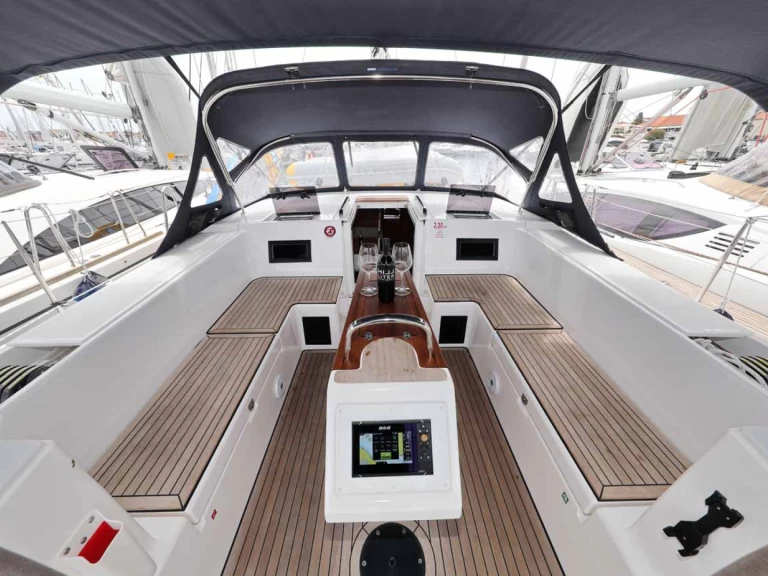 Wynajem łodzi Murter-Kornati tanio Bavaria C45 Holiday