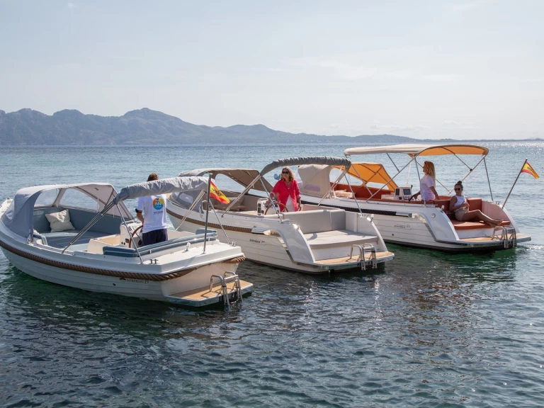 Wynajem Motorówka Interboat z patentem 