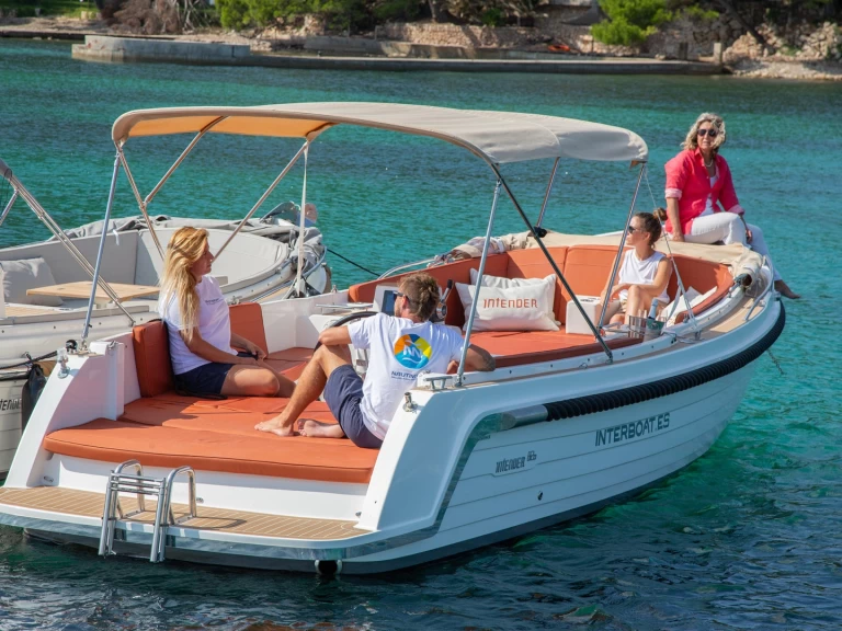 Wynajem łodzi Port de Pollenca tanio Intender 820