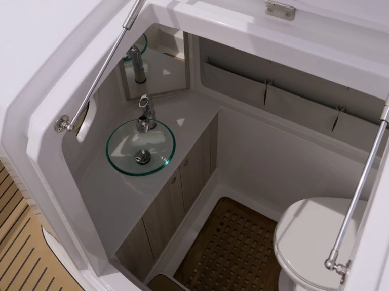 Sterk Yachts 31RC między profesjonalistami a osobami prywatnymi w Port de Pollenca