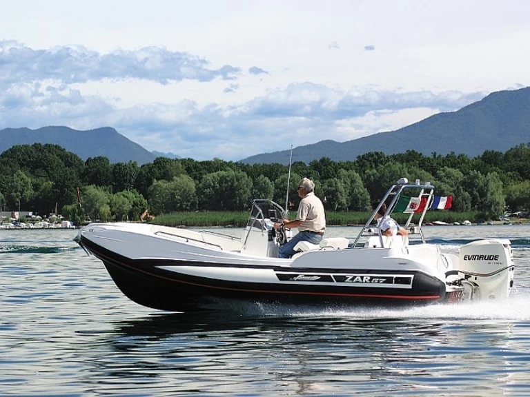Łódż półsztywna do wynajmu w Port de Pollenca w najlepszej cenie
