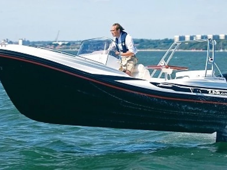 Łódż półsztywna do wynajmu w Port de Pollenca w najlepszej cenie