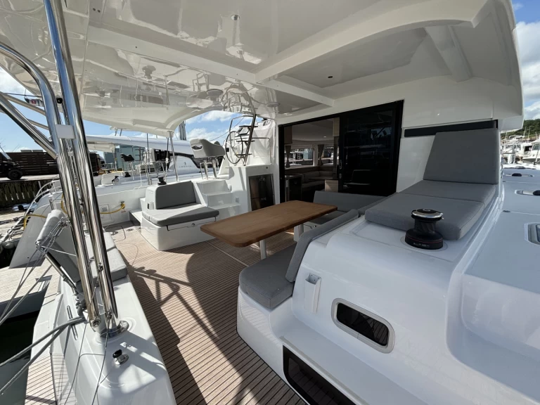 Wynajmij Katamaran z lub bez skippera Lagoon w Playa Sardinera