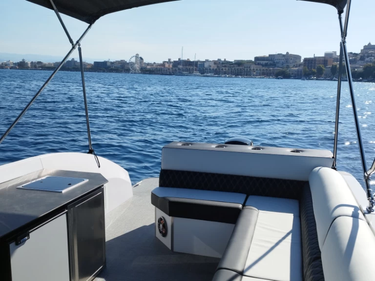 Wynajmij Swiss-Boat/Italy Boat Funlounger 8.5 w Milazzo