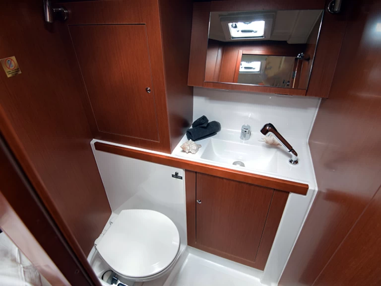 Wynajmij Żaglowiec z lub bez skippera Bénéteau w Alimos