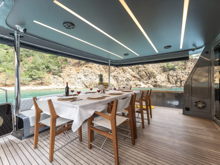 Luksusowy jacht do wynajmu w İstanbul w najlepszej cenie