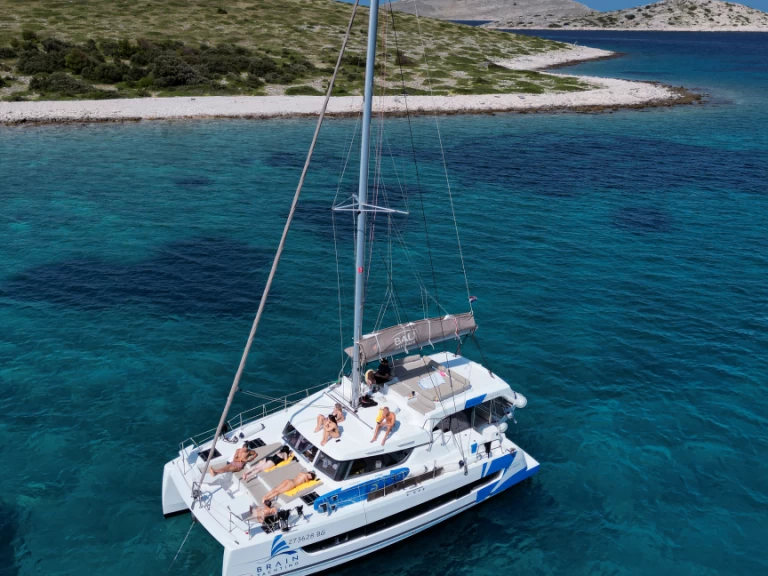 Bali Bali Catspace Voile między profesjonalistami a osobami prywatnymi w Donji Seget