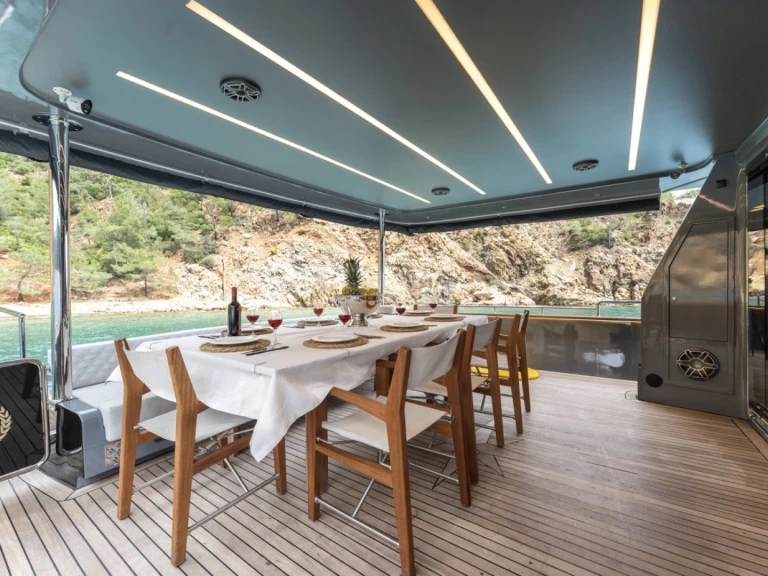 Wynajmij Luksusowy jacht z lub bez skippera  Falcon Yachts w Goecek