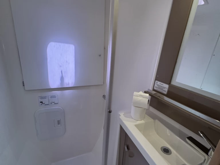 Wynajem Katamaran Fountaine Pajot z patentem 