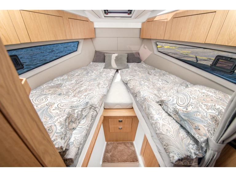 Wynajem Motorówka Grandezza z patentem 