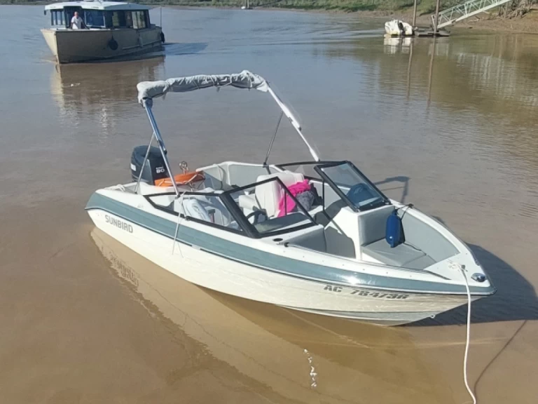 Sunbird Corsair 170 między profesjonalistami a osobami prywatnymi w Bordeaux