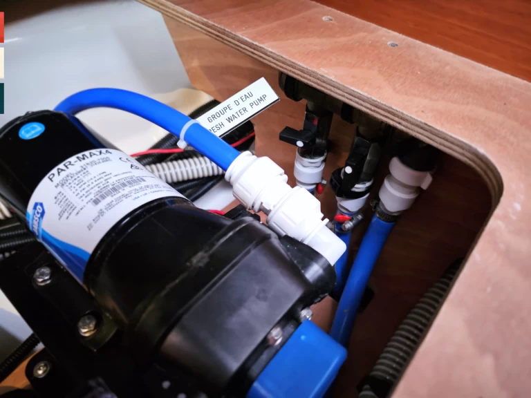 Dufour Dufour 460 Grand Large między profesjonalistami a osobami prywatnymi w Kastel Gomilica