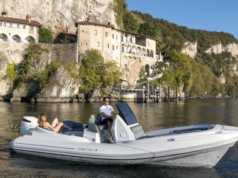 Łódż półsztywna do wynajmu w Port de Pollenca w najlepszej cenie