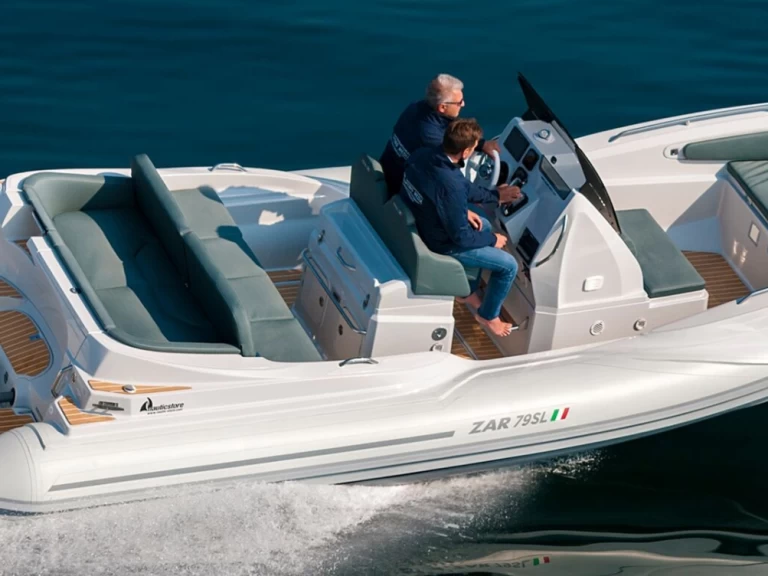 Zar 79SL między profesjonalistami a osobami prywatnymi w Port de Pollenca