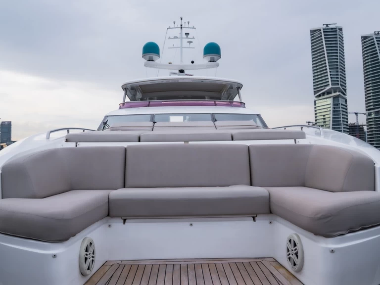 Princess Princess 30 między profesjonalistami a osobami prywatnymi w Palaio Faliro