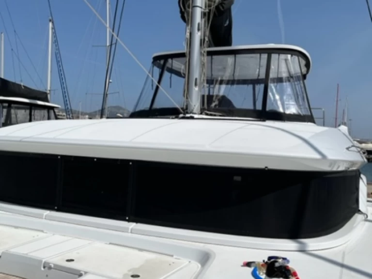 Wynajem łodzi Lagoon Lagoon 50 w Alimos na SamBoat 