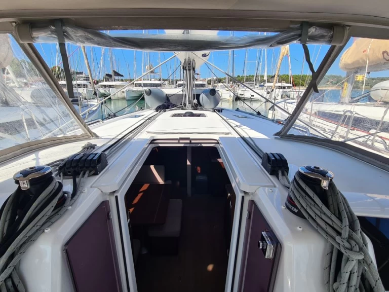 Bénéteau Oceanis 40.1 między profesjonalistami a osobami prywatnymi w Kos