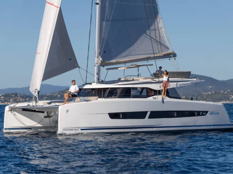 Fountaine Pajot Fountaine Pajot New 44 między profesjonalistami a osobami prywatnymi w Paros (wyspa)