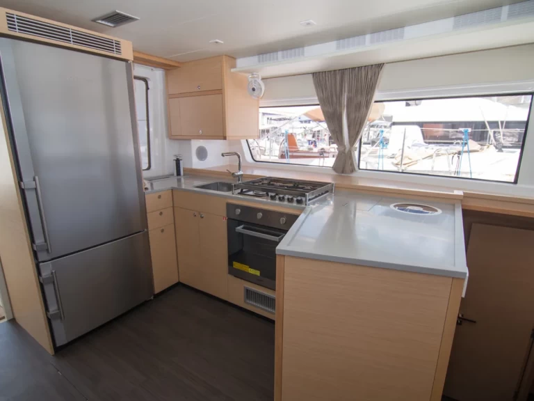 Wynajmij Lagoon Lagoon 52 F w Ibiza Town