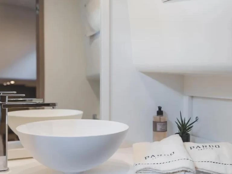 Pardo Yachts Pardo 50 między profesjonalistami a osobami prywatnymi w Ibiza Town