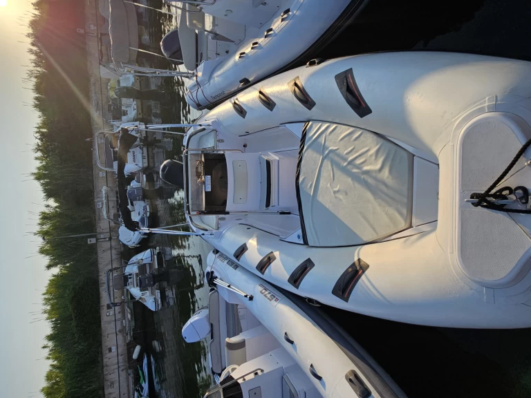 Selva Selva 640 między profesjonalistami a osobami prywatnymi w Sanary-sur-Mer