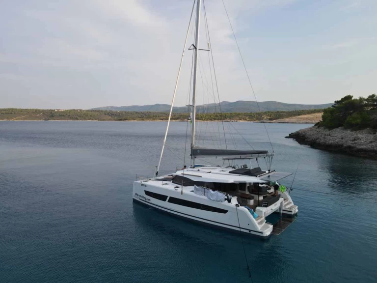 Wynajmij Katamaran z lub bez skippera Fountaine Pajot w Pula