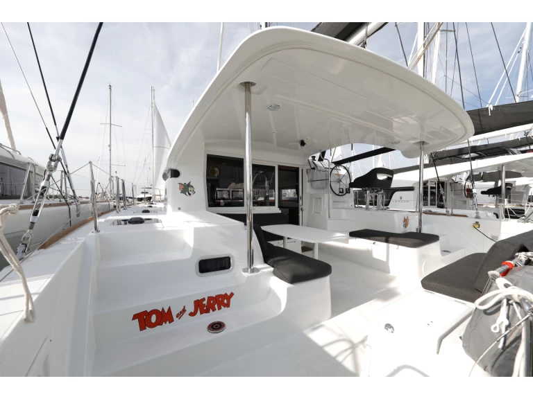 Wynajmij Katamaran z lub bez skippera Lagoon w Sukosan