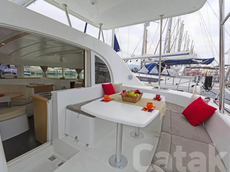 Wynajmij Lagoon Lagoon 380 S2 w Lavrio