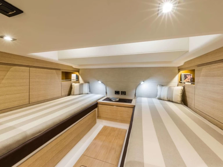 Motorówka do wynajmu w Ibiza Town w najlepszej cenie