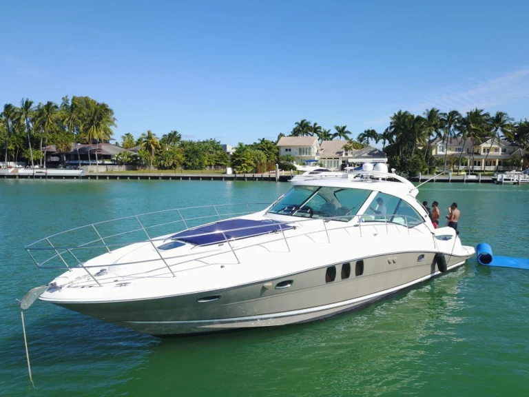Wynajem łodzi Sea Ray Sea Ray 480 Sundancer w Miami Beach na SamBoat 
