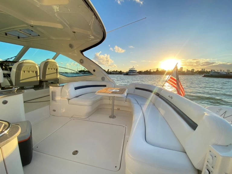 Wynajmij Sea Ray Sea Ray 480 Sundancer w Miami Beach