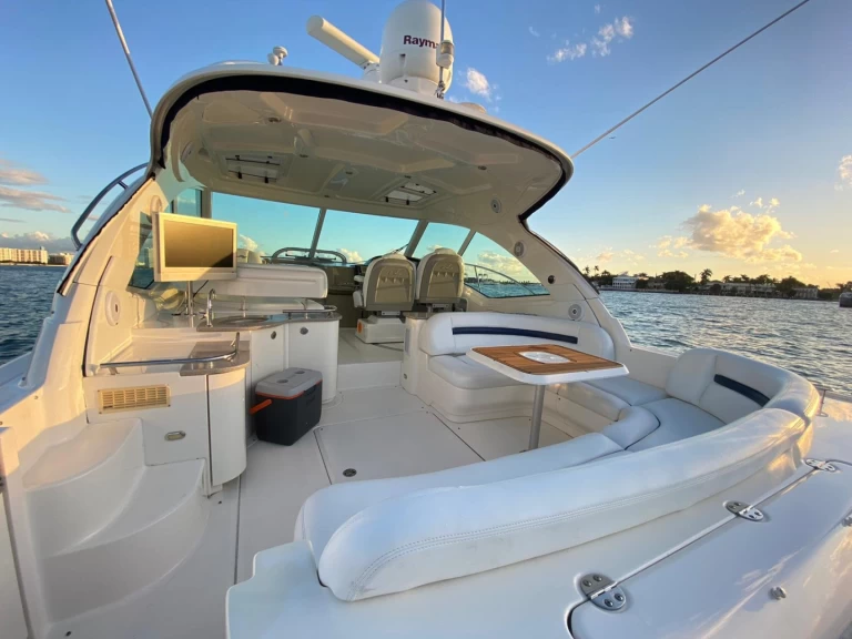 Wynajem łodzi Miami Beach tanio Sea Ray 480 Sundancer