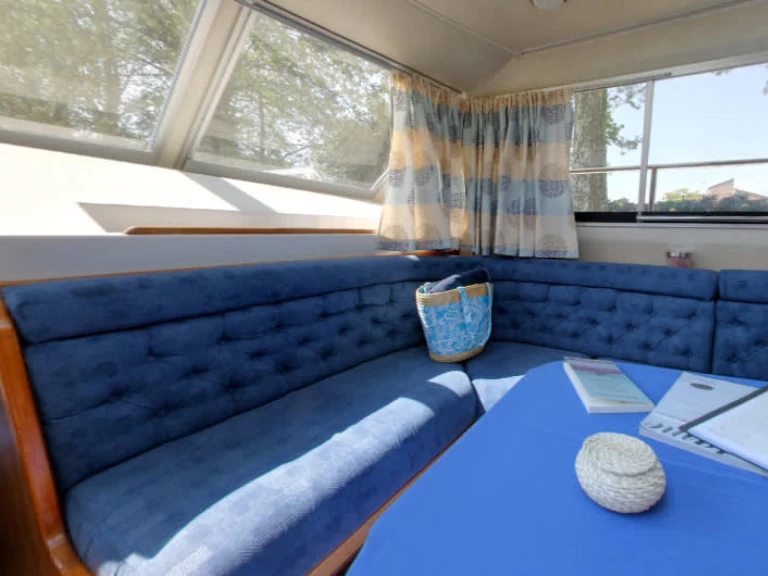 Le Boat Royal Classique między profesjonalistami a osobami prywatnymi w Vinkeveen