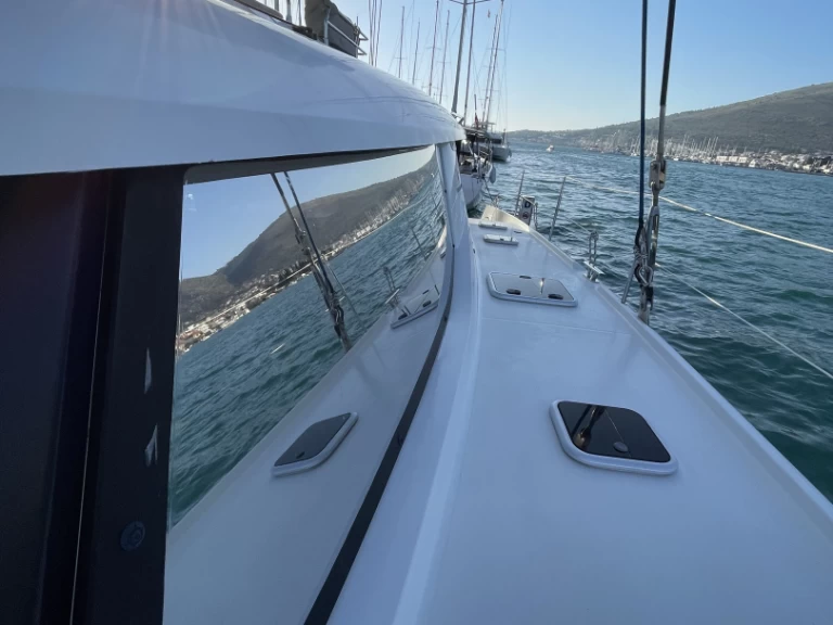 Wynajmij Fountaine Pajot Saba 50 w Lefkáda