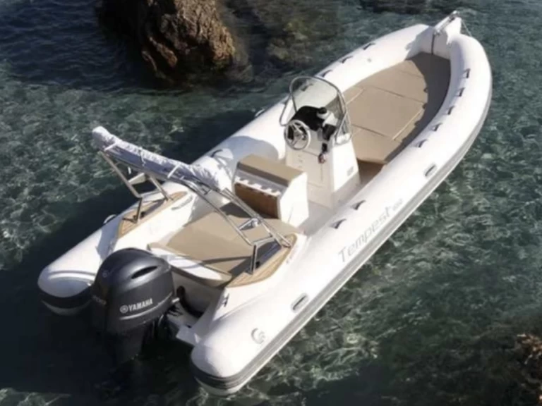 Wynajem w Les Issambres- Capelli Tempest 650 na SamBoat