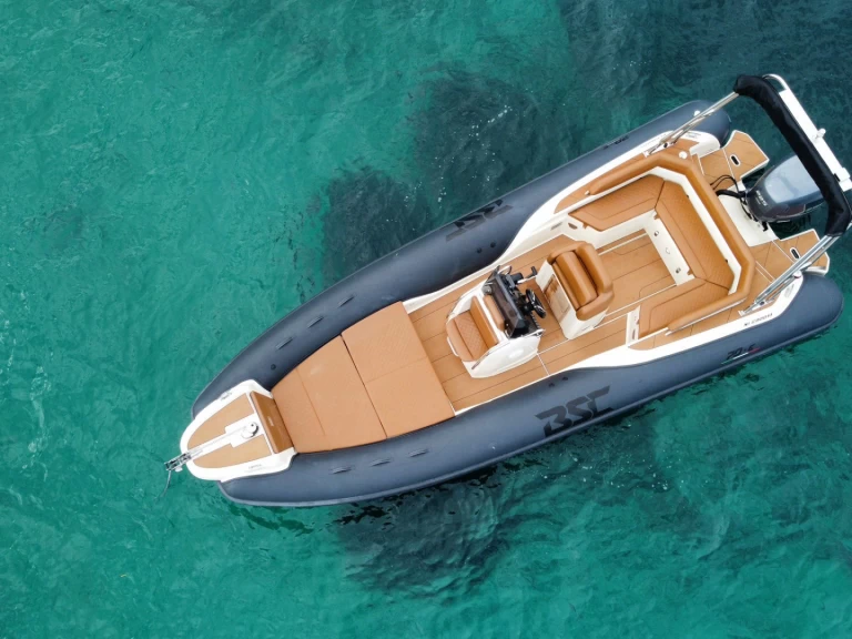 Łódż półsztywna do wynajmu w Nicea w najlepszej cenie