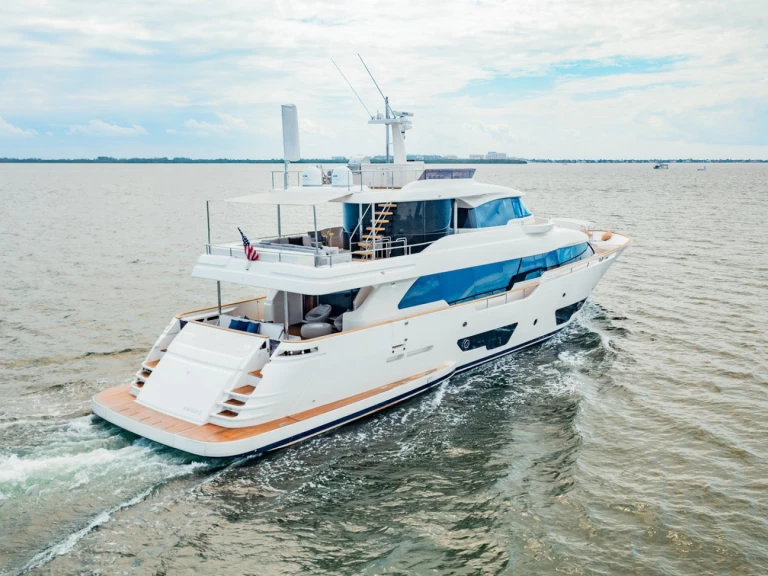 Wynajmij Custom Line Custom Line 95' w Miami Beach