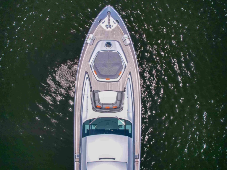 Pershing Pershing 94' między profesjonalistami a osobami prywatnymi w Miami Beach