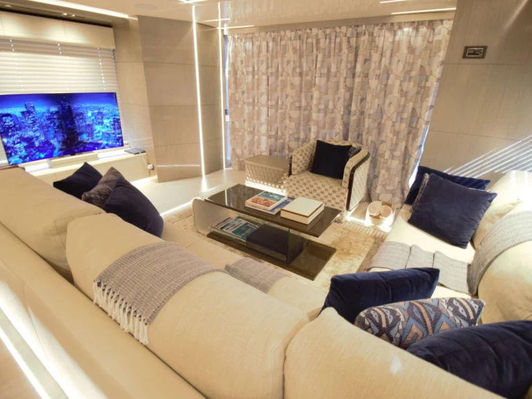 Wynajem Luksusowy jacht Custom z patentem 